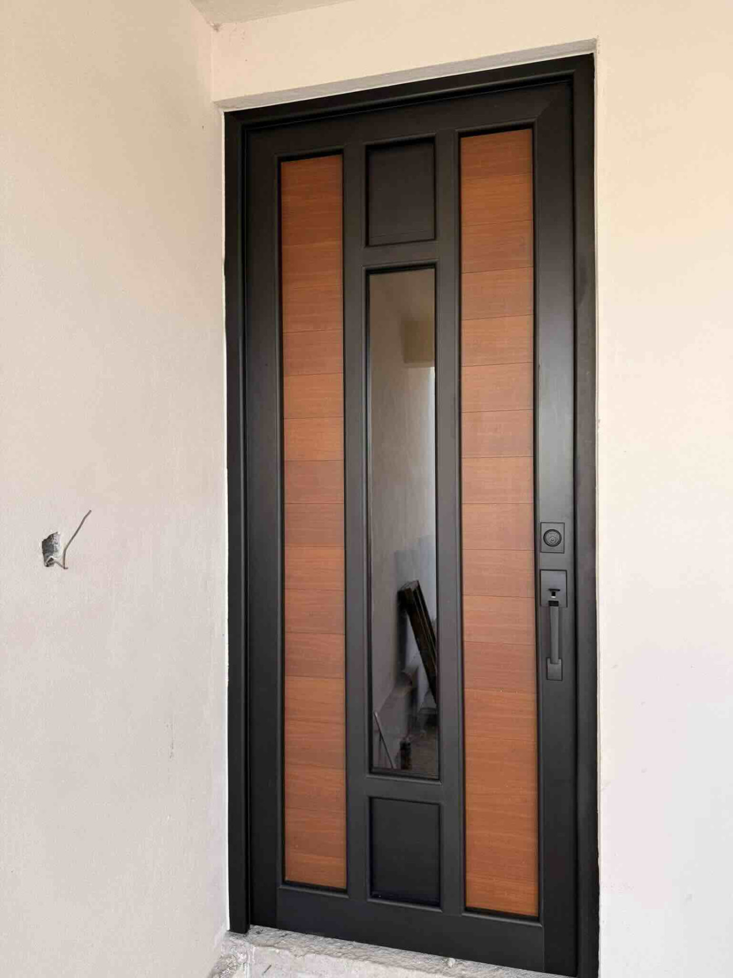 Puertas de Entrada — RGD Rodríguez Garage Door 1